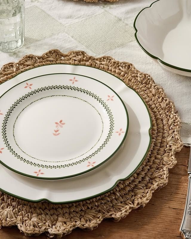 Tableware for shared dining moments
